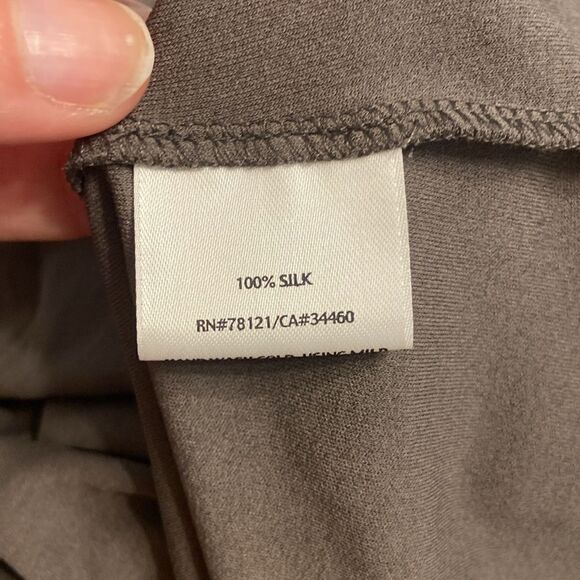 Eileen Fisher Gray 100% Silk Sleeveless Lightweight Blouse Size Medium - Picture 6 of 10